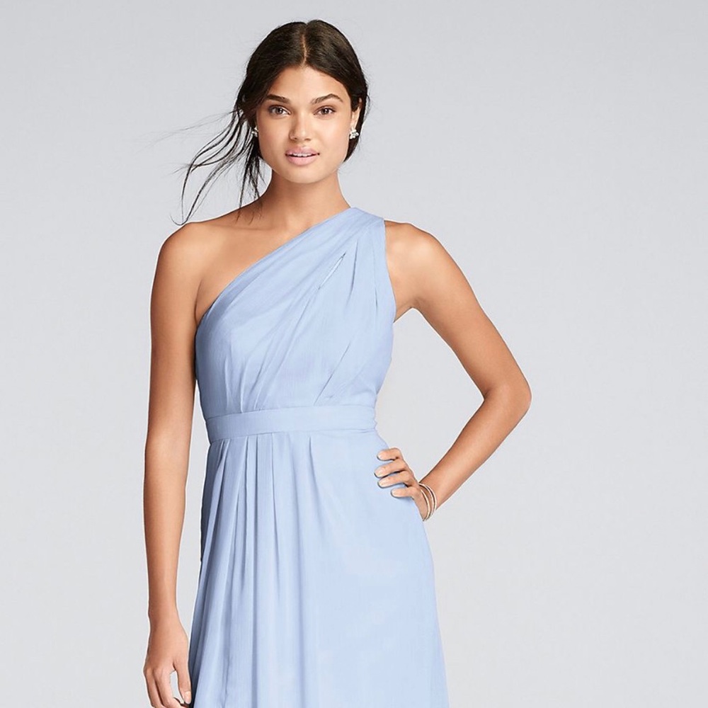 Beautiful one shoulder bridesmaids dress 💙